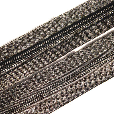 沈陽沈河區(qū)華陽達(dá)服裝輔料批發(fā)部 多色拉鏈直銷，價(jià)格優(yōu)惠，品質(zhì)可靠